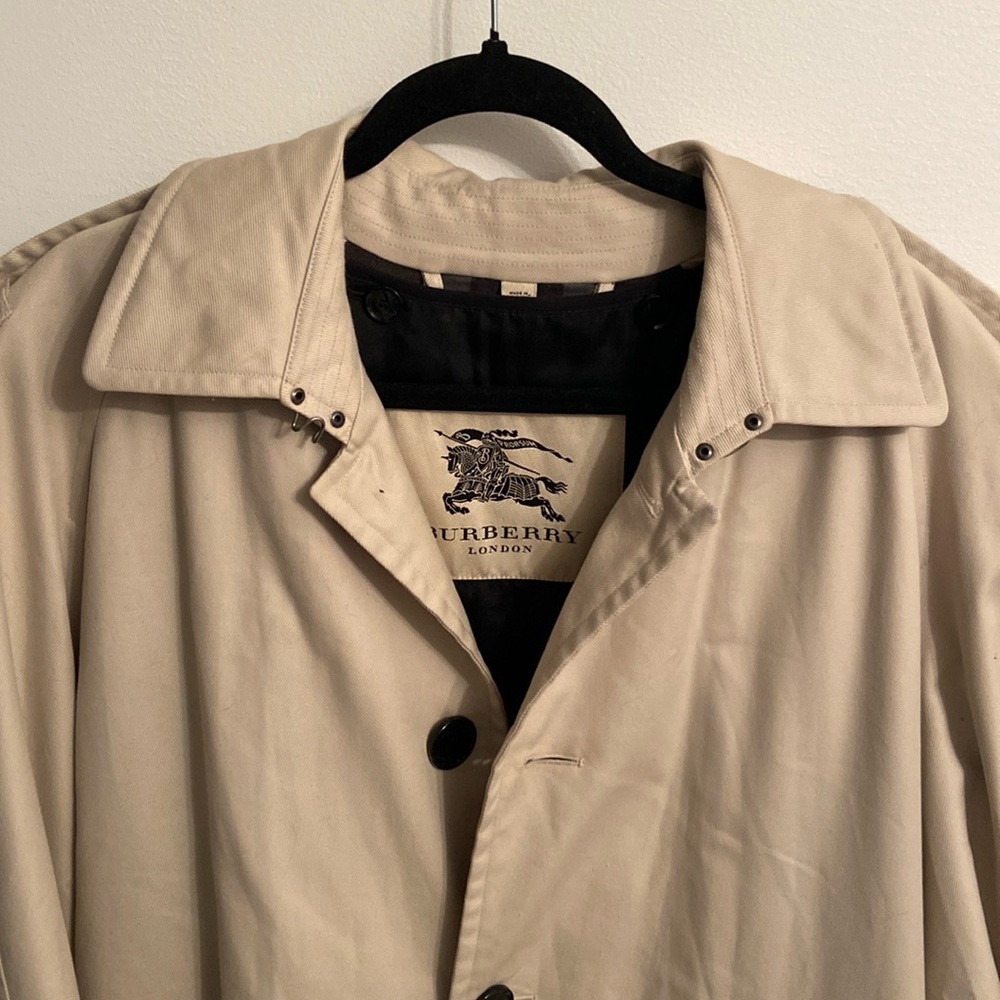 Men’s large/extra large Burberry raincoat